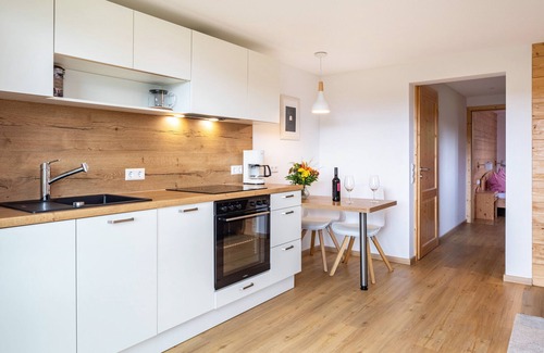 Saig Apartment | Apartment 'Gästehaus Steiert Fewo Kuhbergblick' with Mountain View, Shared Garden and Wi-Fi