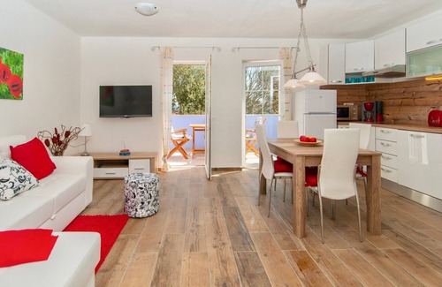 Nerezine Apartment | Apartment GALA with cozy terrace with sea view 30m from the beach