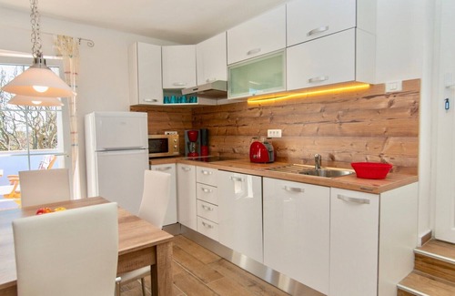 Nerezine Apartment | Apartment GALA with cozy terrace with sea view 30m from the beach