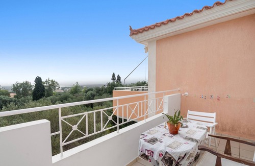 Svoronata Apartment | Apartment 'Garden View 2' with Shared Pool, Wi-Fi and Air Conditioning