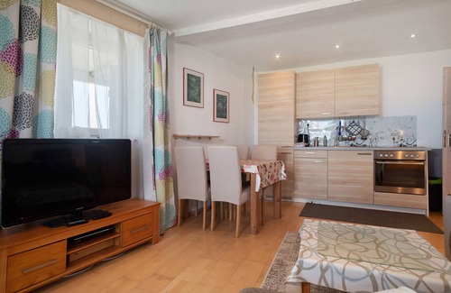 Deggenhausertal Apartment | Apartment 'Gartenwohnung' with Lake View, Private Terrace and Wi-Fi