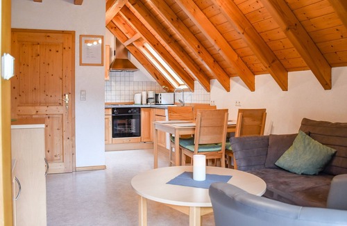 Hofstetten Apartment | Apartment 'Gartenblick' with Shared Terrace, Balcony and Wi-Fi