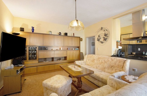 Stassfurt Apartment | Apartment 'Gisela' with Shared Terrace, Shared Garden and Wi-Fi