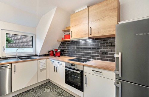 Lahr Apartment | Apartment 'Goldener Hirsch' with Mountain View, Balcony and Wi-Fi