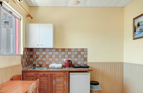 Tingaki Apartment | Apartment 'Golden Sun Two-bedroom Apt 4' with Sea View, Shared Pool and Wi-Fi