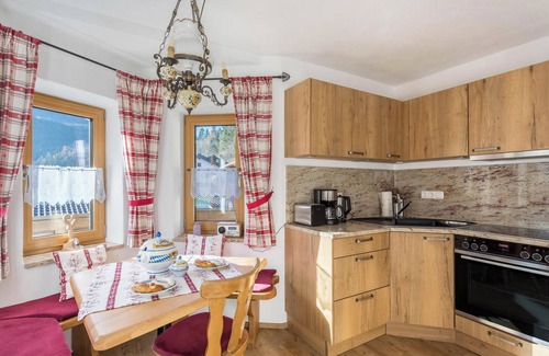 Mittenwald Apartment | Apartment Granat Near the Ski Lift with Mountain View, Wi-Fi & Balcony
