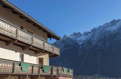 Mittenwald Apartment | Apartment Granat Near the Ski Lift with Mountain View, Wi-Fi & Balcony