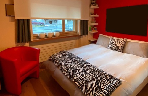 Klosters-Serneus Apartment | Apartment "Grischun" with Terrace & Wi-Fi
