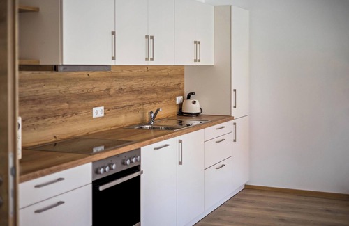 Ziegelbach Apartment | Apartment Häfele 2 with Wi-Fi & Terrace, family friendly