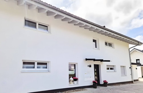 Hoechenschwand Apartment | Apartment 'Haldenweg' with Mountain View, Shared Garden and Balcony