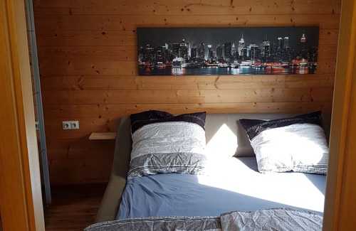 Illmensee Apartment | Apartment 'Haus Am See' with Lake View, Shared Garden and Wi-Fi