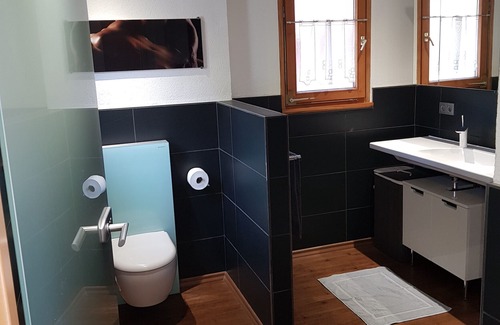 Illmensee Apartment | Apartment 'Haus Am See' with Lake View, Shared Garden and Wi-Fi
