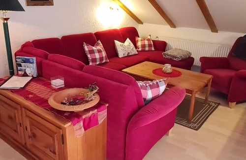 Mittenwald Apartment | Apartment 'Haus Bergblick' with Balcony and Wi-Fi