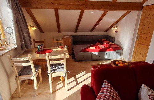 Mittenwald Apartment | Apartment 'Haus Bergblick' with Balcony and Wi-Fi