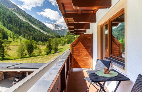 Madseit Apartment | Apartment 'Haus Marchegg - Bergkristall' with Mountain View, Balcony and Wi-Fi
