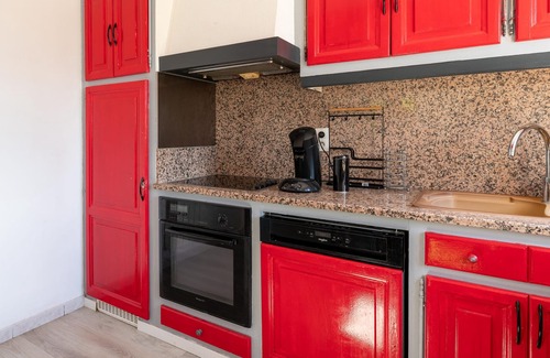 Quartier des Espesses Apartment | Apartment 'Haut Maison Nîmes' with Shared Pool, Wi-Fi and Air Conditioning