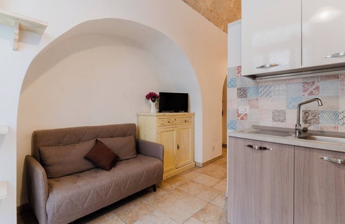 Tuglie Apartment | Apartment 'Helga' with Shared Terrace, Wi-Fi and Air Conditioning