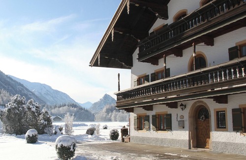 Ruhpolding Apartment | Apartment Herzklopfen 105qm, 2 bedrooms, living room, 2 bathrooms, sep WC, balcony, WLAN