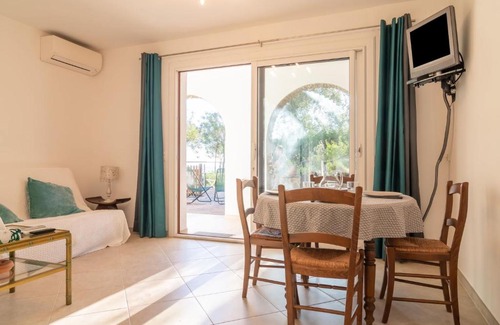 Le Rayol Apartment | Apartment Hibiscus by Interhome