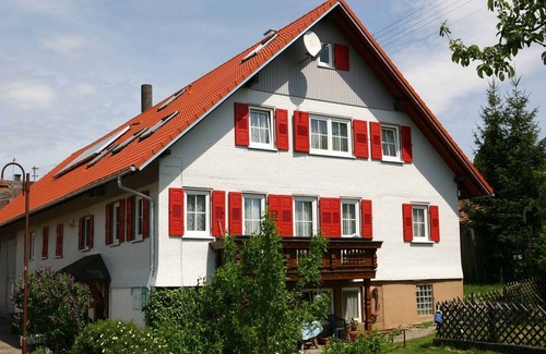 Pfalzgrafenweiler Apartment | Apartment 'Himmelsblick' with Shared Terrace, Shared Garden and Wi-Fi
