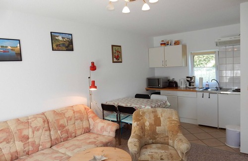 Trent Apartment | Apartment/Hof - FeWo WE 6402 Holiday u Fishing on Rügen-quiet location, Garden!