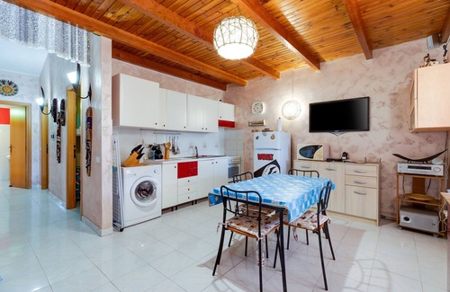 Bosa Apartment | Apartment 'Home Holidays Pintadera 1' with Garden & Wi-Fi