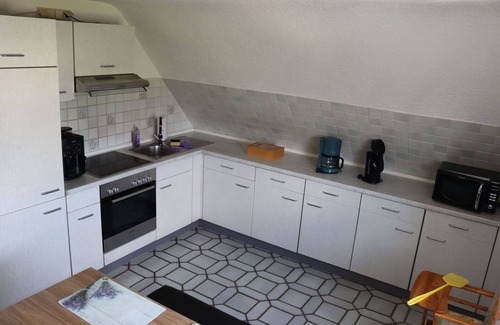 Steisslingen Apartment | Apartment 'Honacker' with Private Terrace, Shared Garden and Wi-Fi