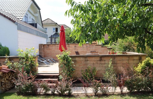 Steisslingen Apartment | Apartment 'Honacker' with Private Terrace, Shared Garden and Wi-Fi