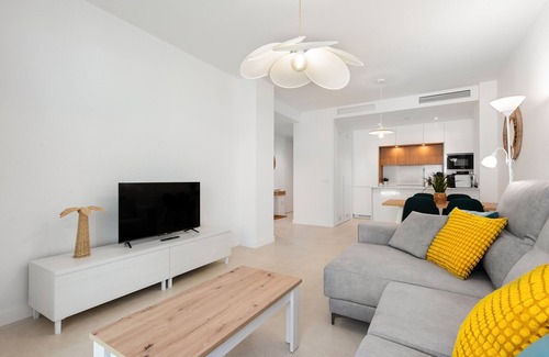 Torre del Mar Apartment | Apartment 'Horus' with Shared Pool, Wi-Fi and Air Conditioning