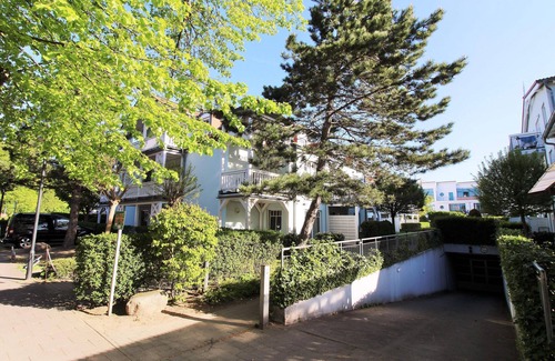 Kuehlungsborn Apartment | Apartment house Strandstr.32 WE 5: modern 3-room apartment with terrace close to the beach