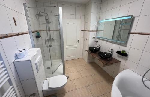 Jena Apartment | Apartment Humboldt 3 Schlafzimmer,Wifi, Netflix Parken, Terrasse, klimatisiert, nähe Zentrum