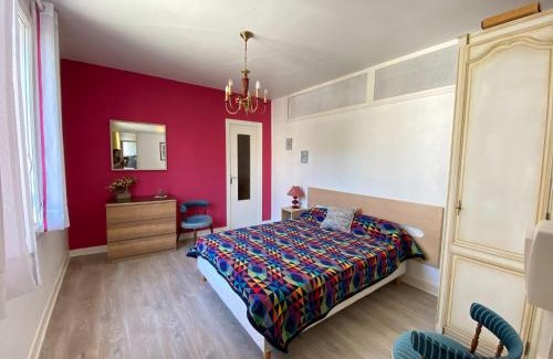Arromanches-les-Bains Apartment | Apartment in Arromanches near Sandy Beach
