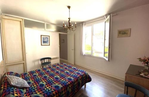 Arromanches-les-Bains Apartment | Apartment in Arromanches near Sandy Beach