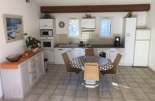 Miramar Apartment | Apartment in semi-detached villa in the countryside and 400 metres from the sea