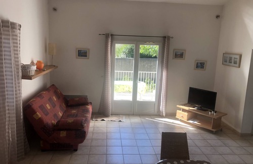 Miramar Apartment | Apartment in semi-detached villa in the countryside and 400 metres from the sea