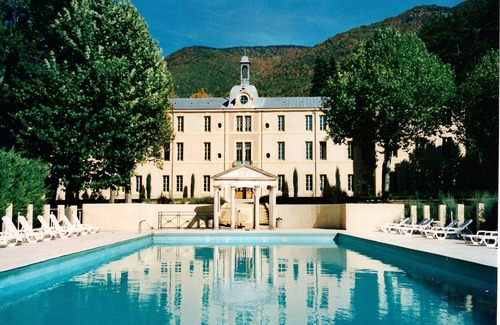 Montbrun-les-Bains Apartment | Apartment in Rhone Alpes near Ski Slopes