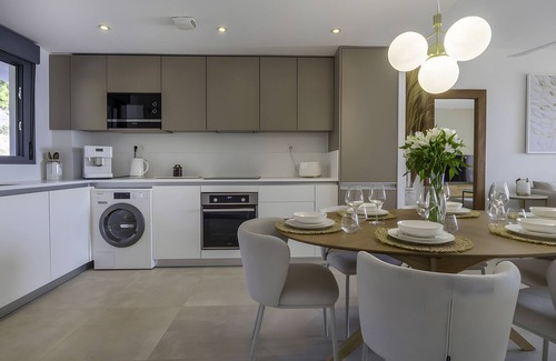 Almunecar Apartment | Apartment 'Icon Marina La Ola' with Sea View, Wi-Fi and Air Conditioning