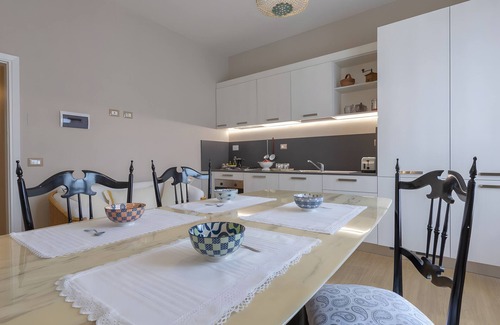 Caldine Apartment | Apartment 'Il Nido Emozioni Charme E Colori' with Balcony, Wi-Fi and Air Conditioning