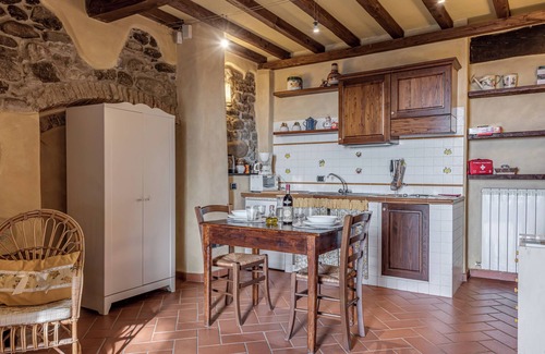 Pian di Sco Apartment | Apartment 'Il Nido' with Shared Pool, Wi-Fi and Air Conditioning