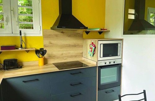 Le Lamentin Apartment | Apartment in a green setting