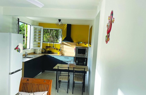 Le Lamentin Apartment | Apartment in a green setting