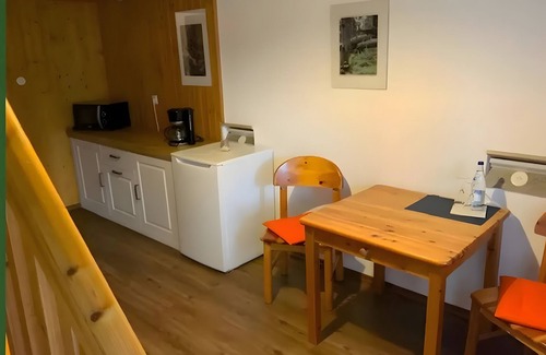 Lindberg Apartment | Apartment in A Hotel '2' with Mountain View, Private Terrace and Wi-Fi