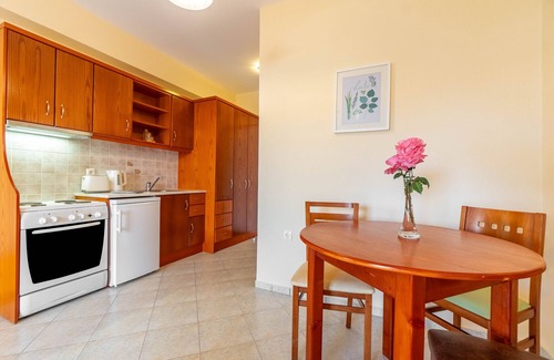 Agios Stefanos Avliotes Apartment | Apartment In A Hotel 'Kosmos Studio 5' with Shared Terrace, Wi-Fi and Air Conditioning