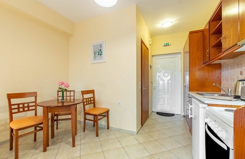 Agios Stefanos Avliotes Apartment | Apartment In A Hotel 'Kosmos Studio 3' with Shared Terrace, Wi-Fi and Air Conditioning