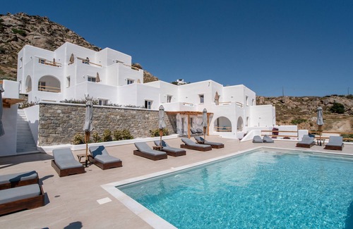 Mikri Vigla Apartment | Apartment In A Hotel 'Naxos Earth Suites Deluxe Double' with Sea View, Wi-Fi and Air Conditioning