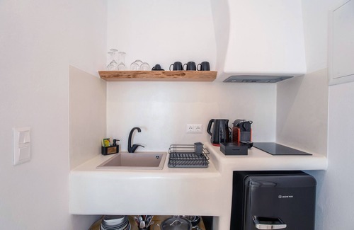 Mikri Vigla Apartment | Apartment In A Hotel 'Naxos Earth Junior Suite' with Sea View, Wi-Fi and Air Conditioning