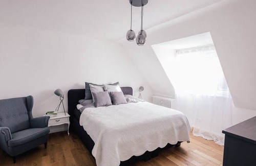 Feudenheim Apartment | Apartment in a quiet location, central to the city center, with upscale furnishings