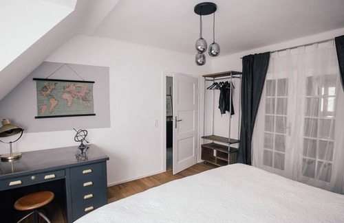 Feudenheim Apartment | Apartment in a quiet location, central to the city center, with upscale furnishings