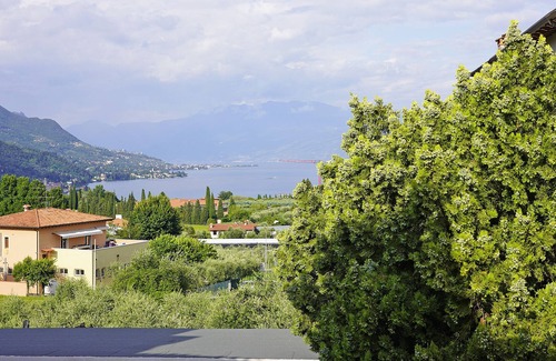 Cunettone-villa Apartment | Apartment in an ancient village overlooking the Gulf of Salò BS