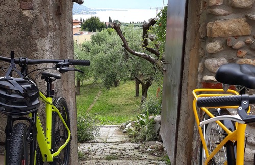 Cunettone-villa Apartment | Apartment in an ancient village overlooking the Gulf of Salò BS